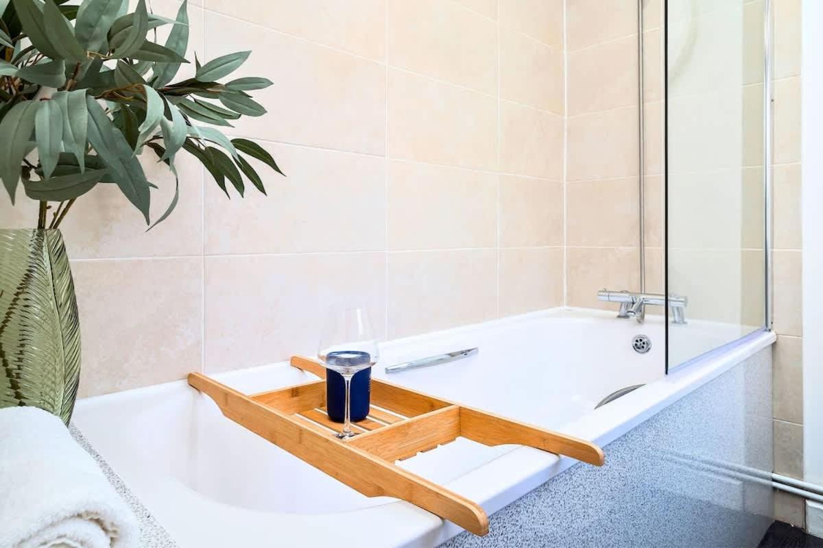 Holiday home Penkhull House By Truestays - 4 Bedroom House In