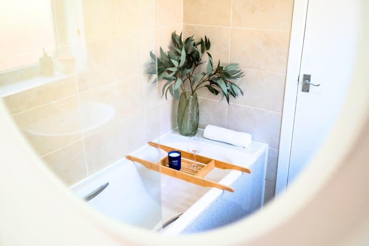 Penkhull House By Truestays - 4 Bedroom House In Holiday home *