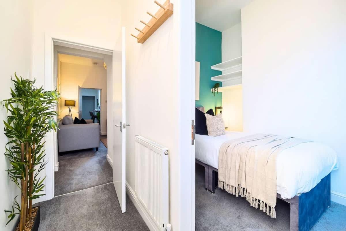 Penkhull House By Truestays - 4 Bedroom House In Stoke-on-Trent