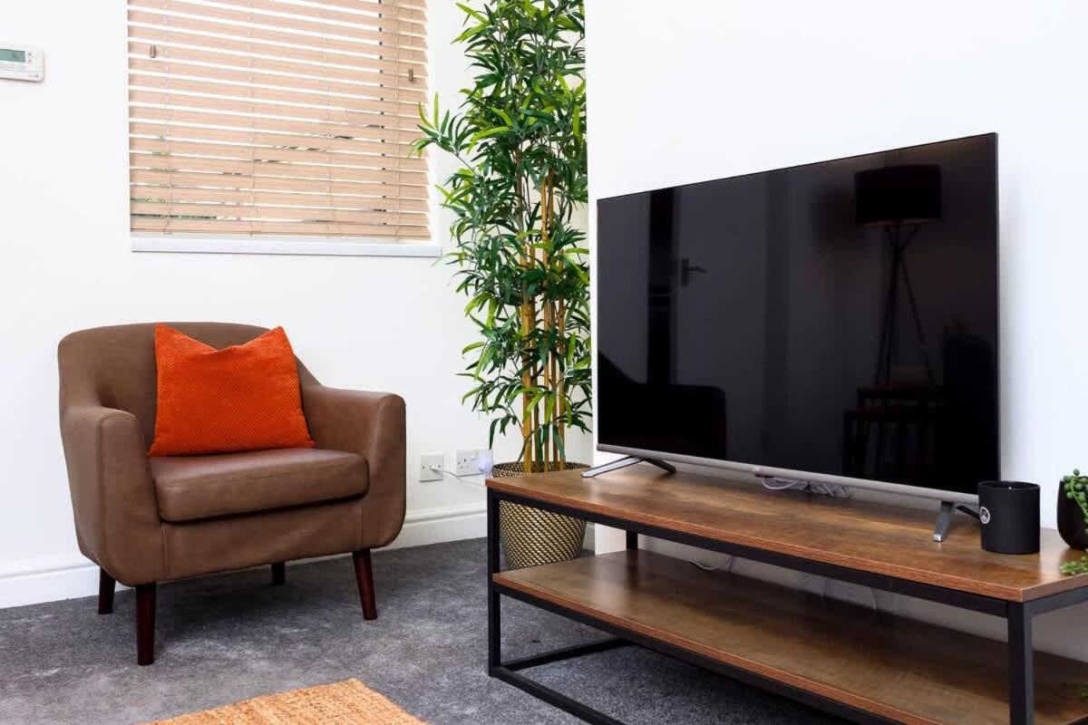 Penkhull House By Truestays - 4 Bedroom House In Holiday home Stoke-on-Trent